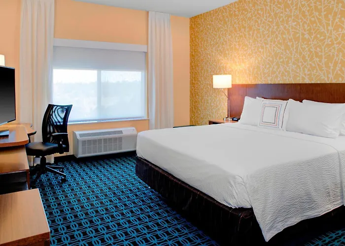 Hotel Fairfield & By Marriott East