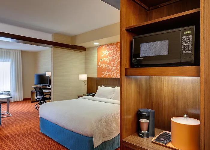Hotel Fairfield & By Marriott East