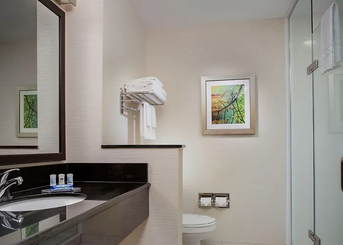 Fairfield & By Marriott East 3*