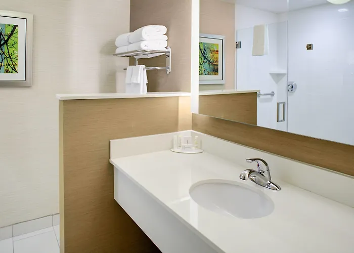 Hotel Fairfield & By Marriott East
