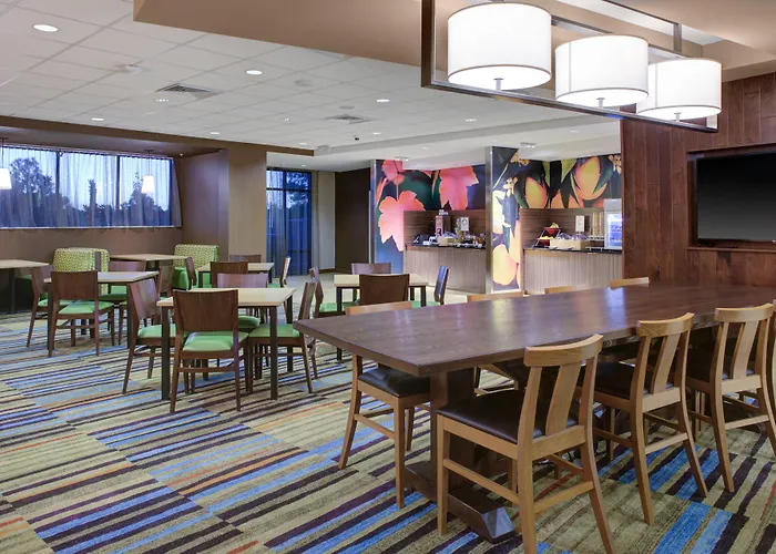 Hotel Fairfield & By Marriott East