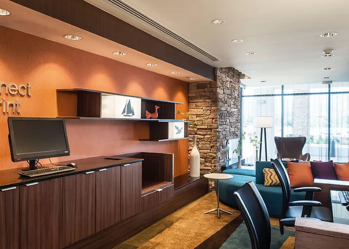 Hotel Fairfield & By Marriott East