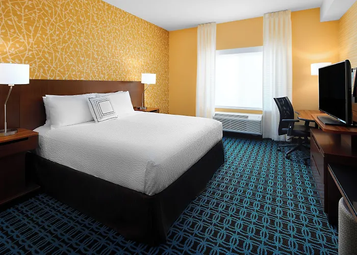 Fairfield & By Marriott East 3*