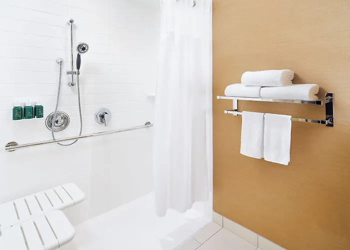 Hotel Fairfield & By Marriott East
