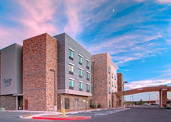 Hotel Fairfield & By Marriott East