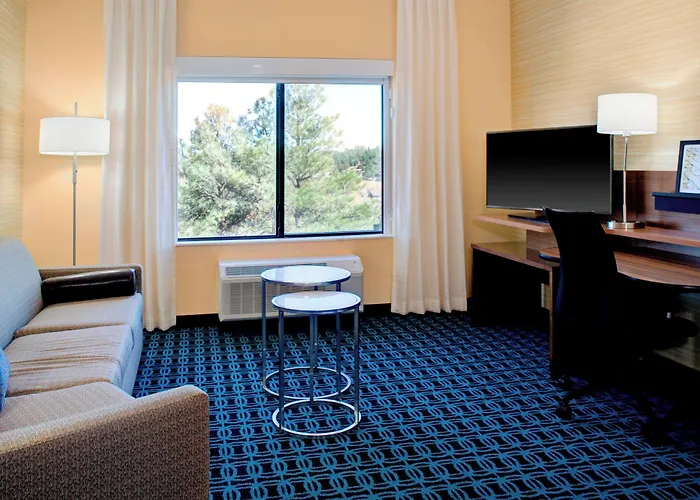Hotel Fairfield & By Marriott East