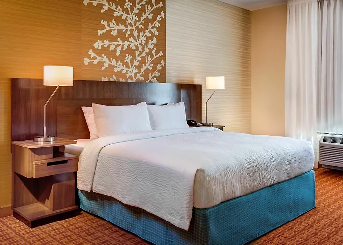 Hotel Fairfield & By Marriott East